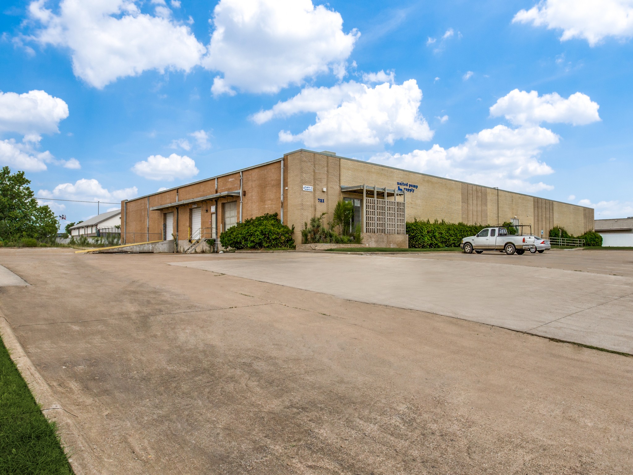 721 N. Great Southwest Parkway, Arlington, Texas